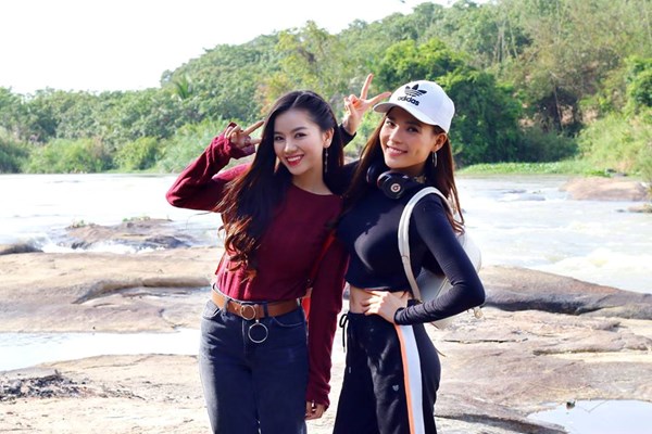 DIỄN VIÊN THÚY DIỂM VÀ LƯƠNG THẾ THÀNH TRONG PHIM KHÔNG CẦN SOÁI CA