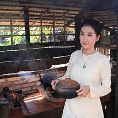 DIỄN VIÊN QUỲNH LAM TRONG PHIM CON GÁI CHỊ HẰNG